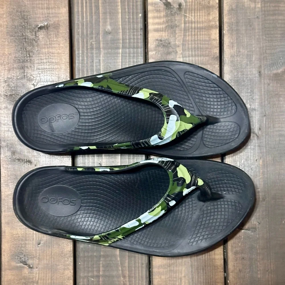 OOFOS Camo Green and Black Sandals - Picture 2 of 4